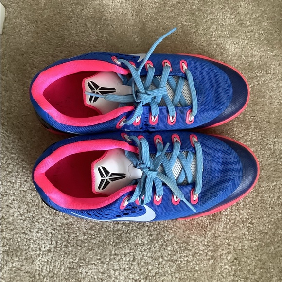 Sneakers - Picture 3 of 6